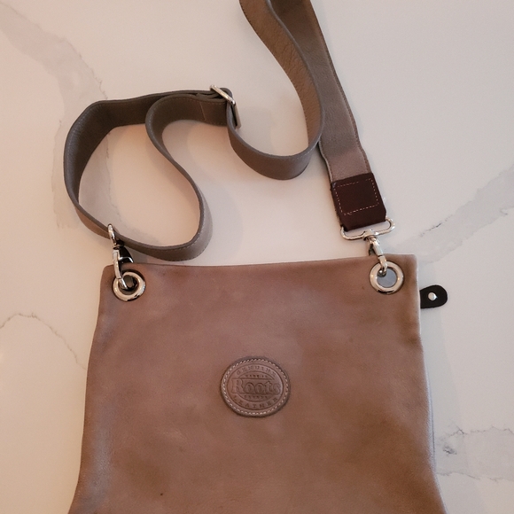Roots Genuine Leather Village Crossbody Purse - Picture 4 of 7